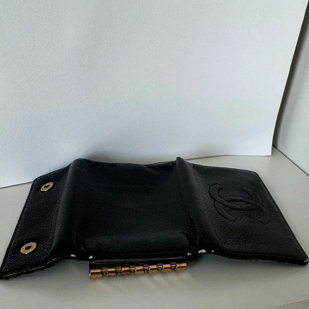CHANEL CC Vintage Caviar Leather 6
Ring Key Case Authentic - Picture 8 of 9